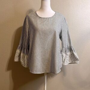 Kontrol Contemporary White/Gray Striped Lacey Bell Sleeve Top Blouse SZ L